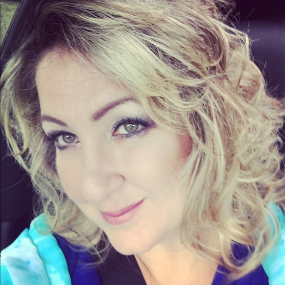 Meet your Posher, Tania - Picture 2 of 8